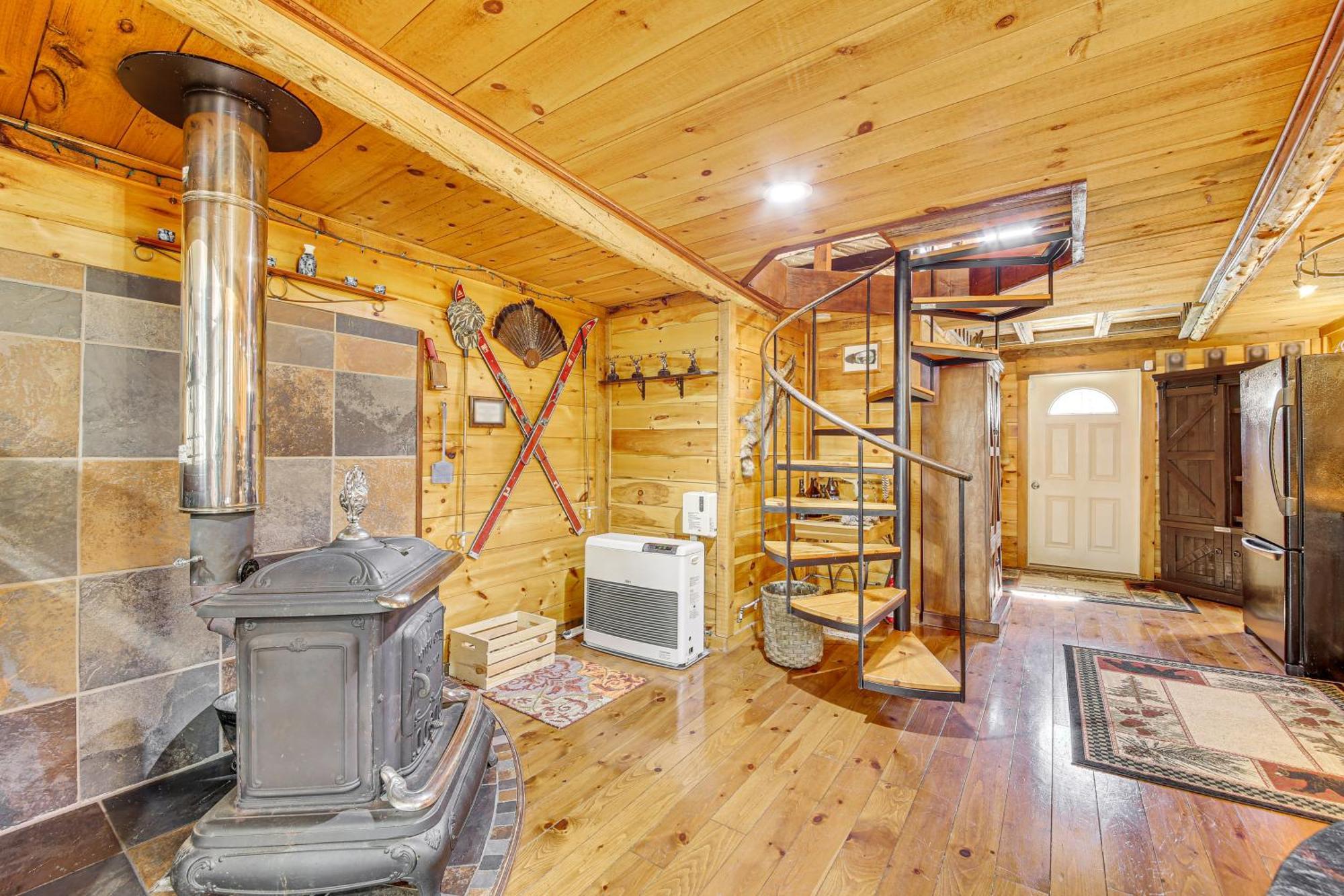 Rustic Searsport Cabin Loft And Sunroom On 10 Acres Extérieur photo