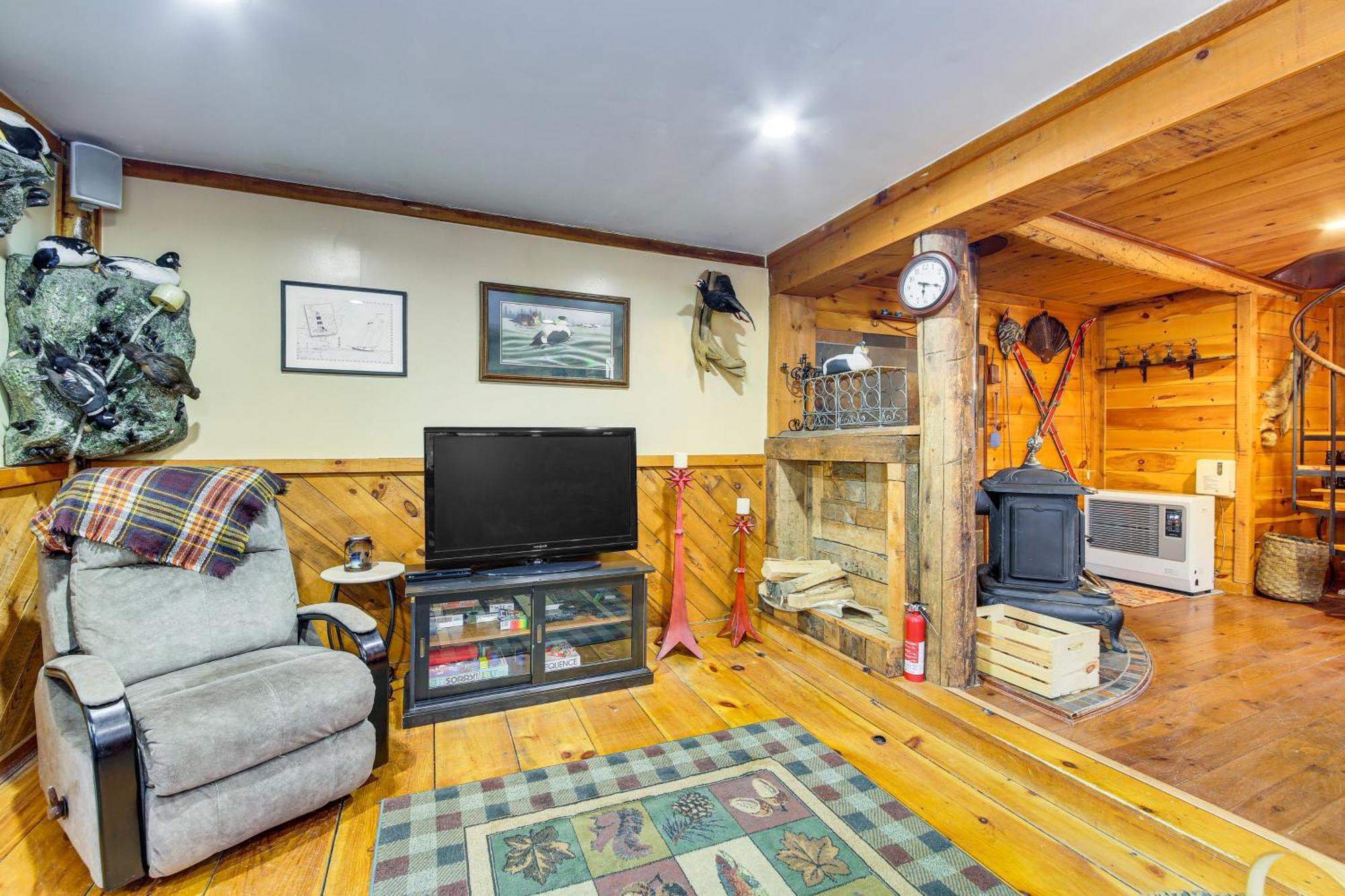 Rustic Searsport Cabin Loft And Sunroom On 10 Acres Extérieur photo
